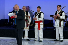 IMG-d4a413778ece31a41ee5043c7719d8c3-V_826x683