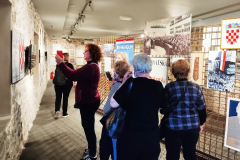 190521roditelji5-U-muzeju-na-kninskoj-tvrdavi_1024x576