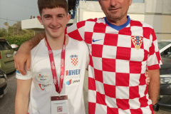 1716272015715_574x768