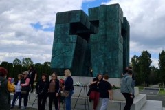 IMG-8b8f57e0fdc6c41ee2f7cf95fcca1fbd-V_576x768