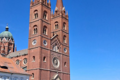 viber_slika_2026-04-26_17-18-25-121_576x768